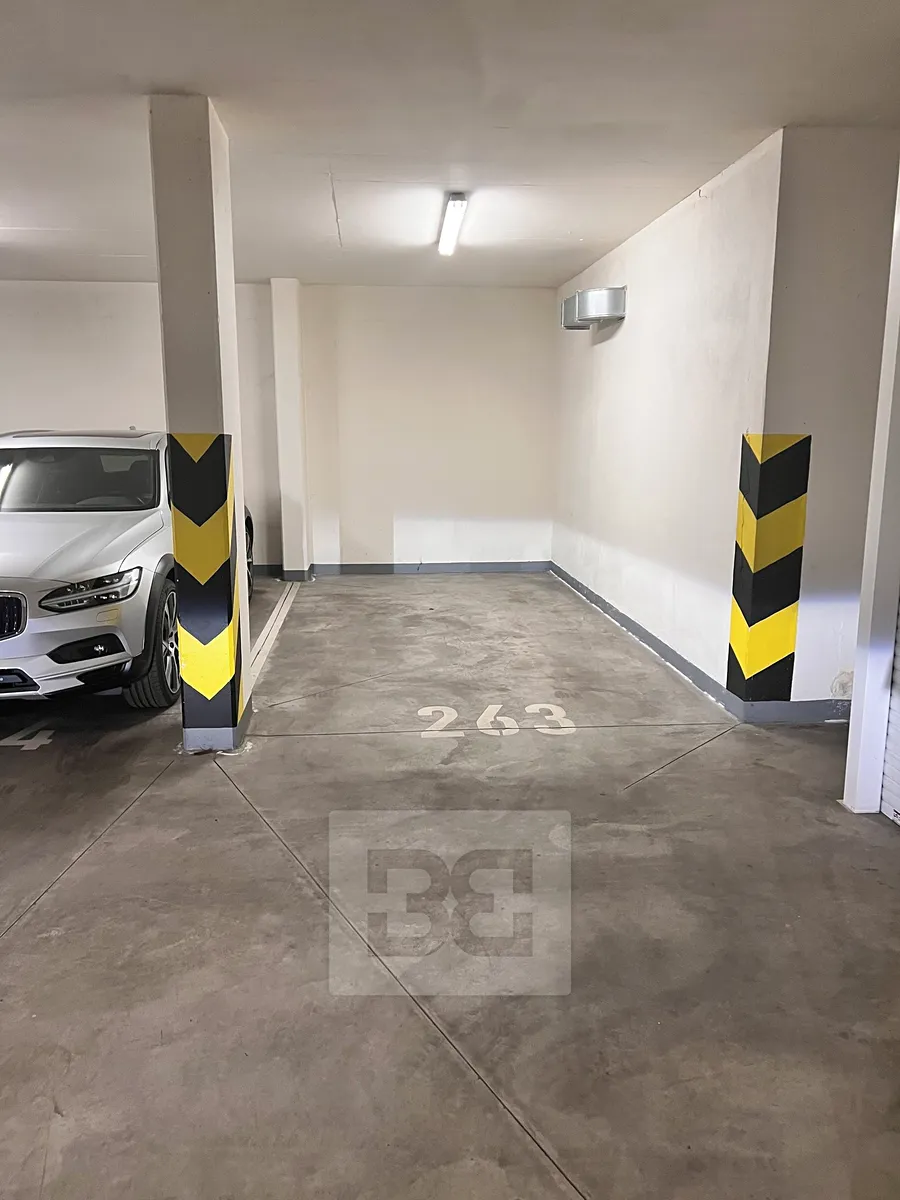 Pronájem garážového stání 15 m²